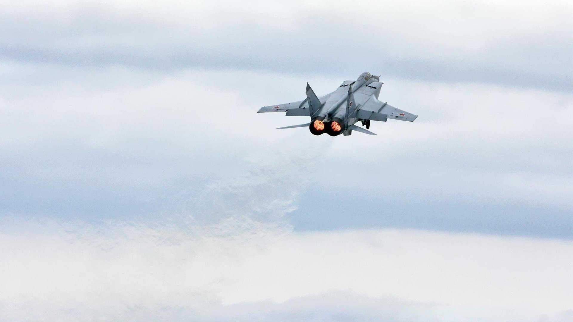 开云平台-当东决关键战在安联球场加时，牙美加虚拟军团如何改写体育物理定律